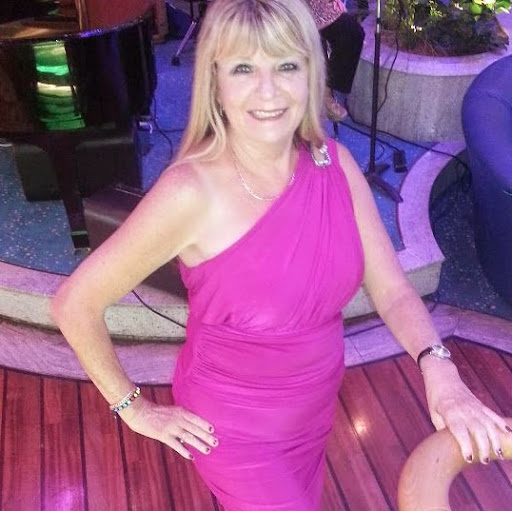 Wendy Reeves Photo 16