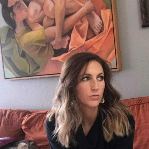 Julia Jones Photo 15