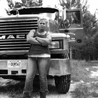Elizabeth Courtney Photo 35
