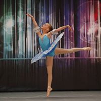 Laura Horvath Photo 27