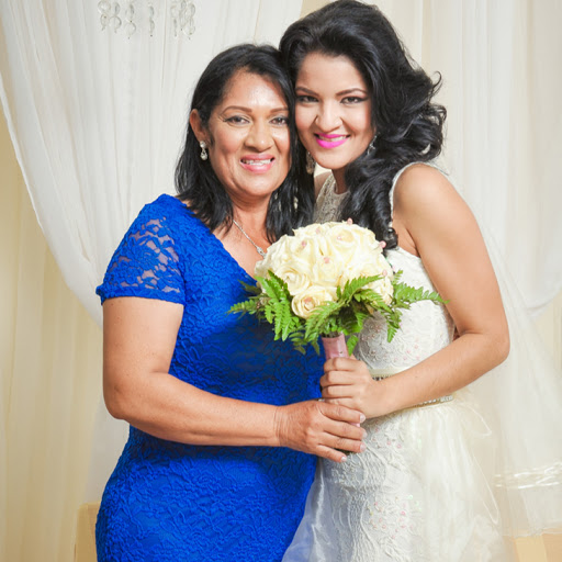 Karen Paredes Photo 15