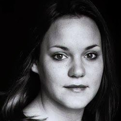 Caroline Osborne Photo 37