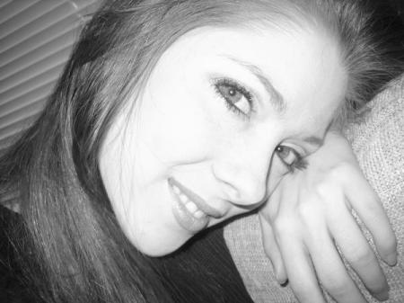 Kristen Miller Photo 19