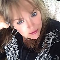 Holly Pierce Photo 10