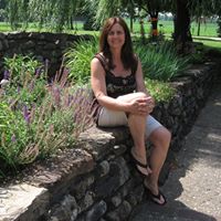 Holly Bernhardt Photo 15