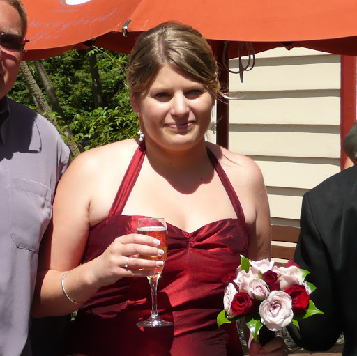 Justine Cooper Photo 15