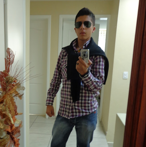 Santiago Robles Photo 26