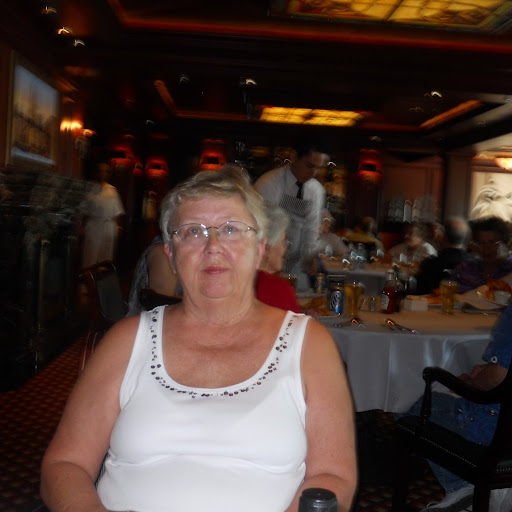 Linda Cornell Photo 35