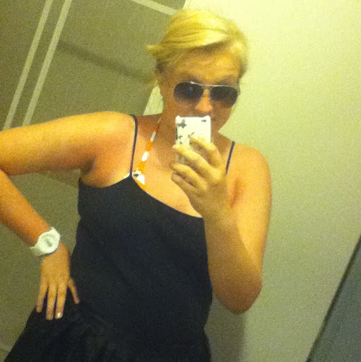 Hannah Robinson Photo 19