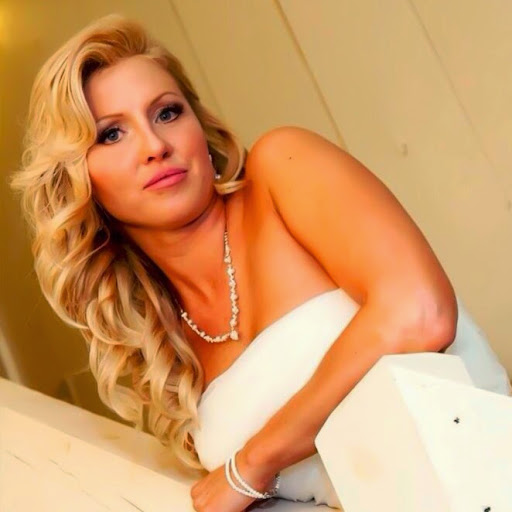 Holly Pierce Photo 43