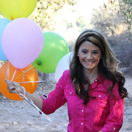Julia Hull Photo 8
