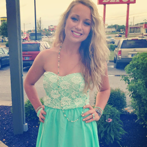 Elizabeth Schultheis Photo 4