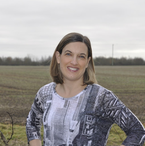Angela Hardy Photo 20