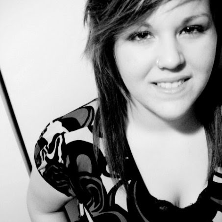 Cassandra Shaw Photo 18