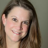 Jennifer Daniel Photo 8