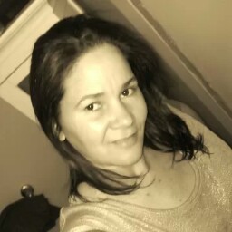 Elizabeth Crespo Photo 15