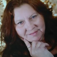 Julia Strickland Photo 19