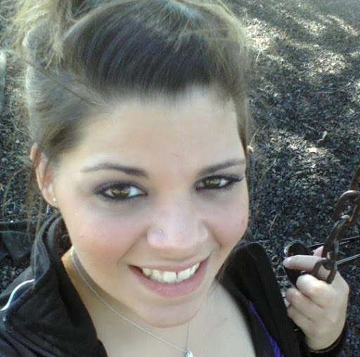 Amanda Arias Photo 25