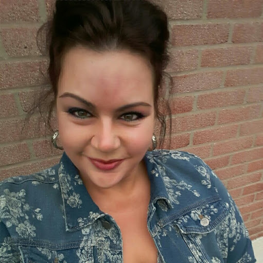 Lisa Schulz Photo 19