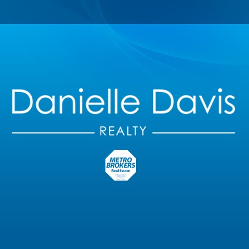 Danielle Davis Photo 33