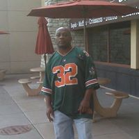 Reynold Lindsey Photo 1