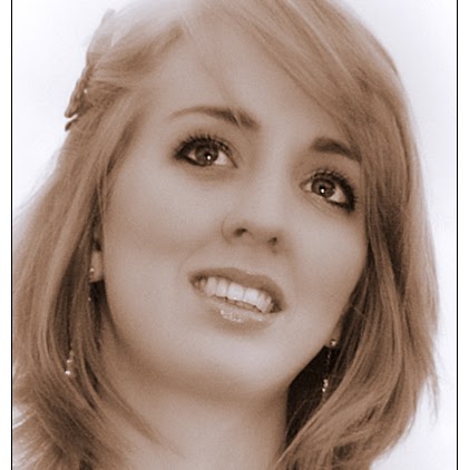 Aimee Stewart Photo 17