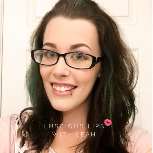 Leah Martin Photo 32