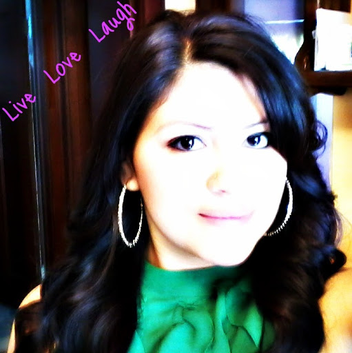 Lizette Martinez Photo 18