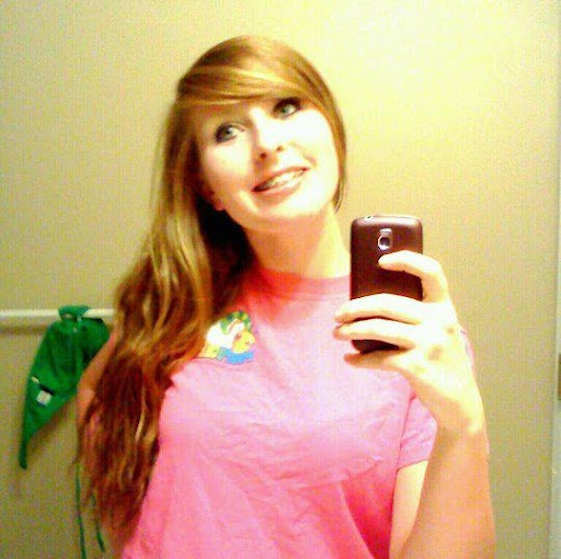 Emily Lewis Photo 15